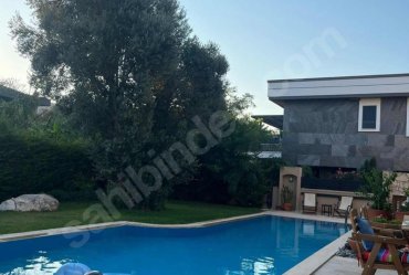ALAÇATI DA SEZONLUK KİRALIK HAVUZLU VİLLA