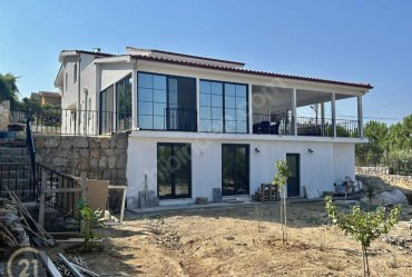 URLA YENİCE MAHALLESİ SINIRINDA SİTE İÇİ YILLIK KİRALIK VİLLA