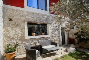 URLA MERKEZDE KİRALIK TAŞ EV