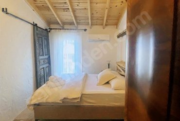 URLA MERKEZDE KİRALIK TAŞ EV