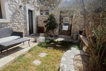 URLA MERKEZDE KİRALIK TAŞ EV