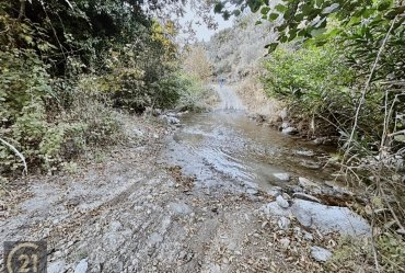 PAYAMLI KÖY MERKEZİNE YAKIN DERE KENARINDA DÜZ ZEMİN TARLA