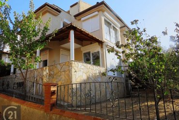 GÜZELBAHÇE BANKACILAR SİTESİNDE KİRALIK TRİPLEX VİLLA