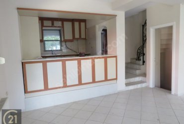 GÜZELBAHÇE BANKACILAR SİTESİNDE KİRALIK TRİPLEX VİLLA
