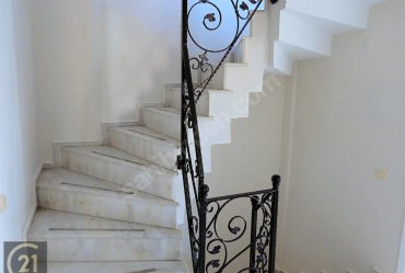 GÜZELBAHÇE BANKACILAR SİTESİNDE KİRALIK TRİPLEX VİLLA