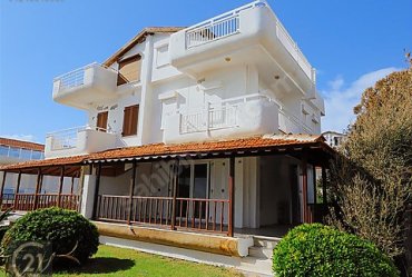 ÇEŞME DENİZE SIFIR SİTEDE KİRALIK DENİZ MANZARALI VİLLA