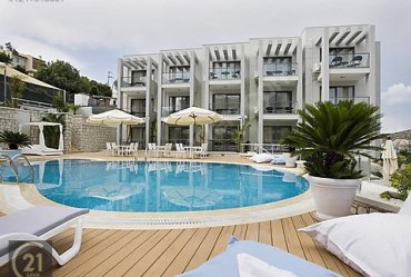 ÇEŞME MERKEZDE 1+1 KİRALIK SUIT DAİRE DENİZ MANZARALI HAVUZLU