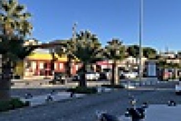 ÇEŞME MARİNA'DA ÇOK DEĞERLİ VE MERKEZİ KONUMDA DÜKKAN